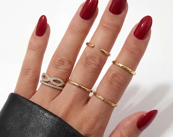 Classic Short Red Press On Nails | Reusable Chic Manicure Set