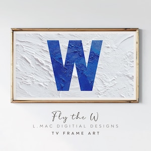 Puede incluir: Una impresión artística enmarcada con una gran letra "W" azul sobre un fondo blanco texturizado. La obra de arte está encerrada en un marco dorado. El texto "Fly the W" y "L. MAC DIGITIAL DESIGNS TV FRAME ART" se muestran debajo.