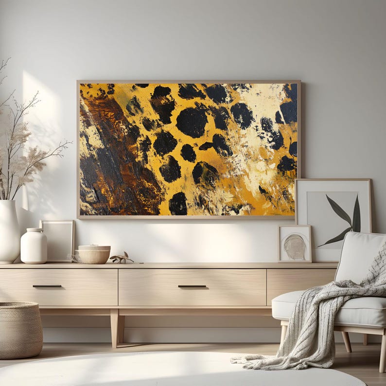 Puede incluir: Pintura abstracta con un patr&oacute;n de estampado de leopardo en tonos de amarillo, marr&oacute;n y negro.
