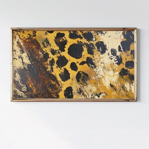 Puede incluir: Una pintura abstracta enmarcada con un esquema de color amarillo, marr&oacute;n y negro. La pintura representa un patr&oacute;n de estampado de leopardo.