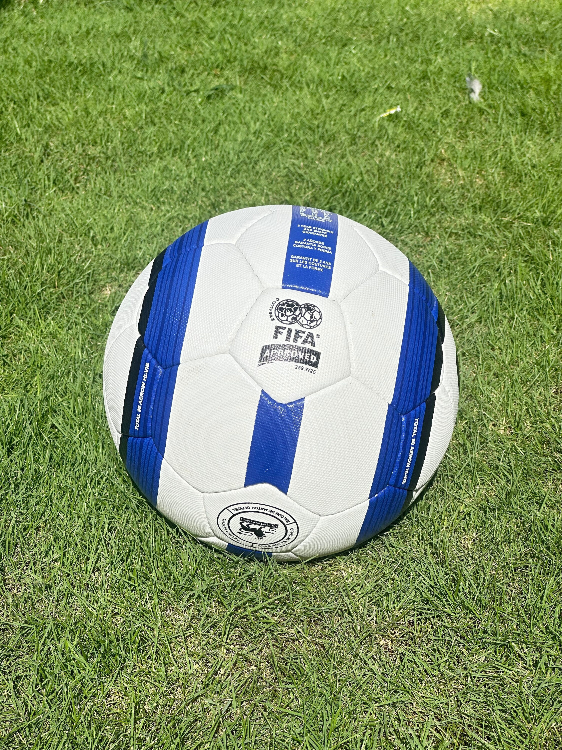 Nike ball total 90 hotsell