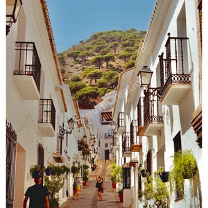 Fotografia cinematografica della città di Mijas, arte murale vintage, download digitale, stampa cinematografica
