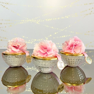 Luxury Flower Lid Wedding Candle Favors, Personalized Wedding Bulk Favors for Guests, White and Pink Flower Lid Wedding Party Gift Guest