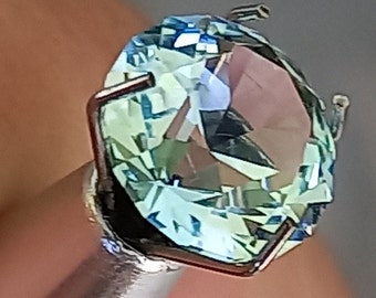 Swiss blue topaz 2.7crt 7.5mm