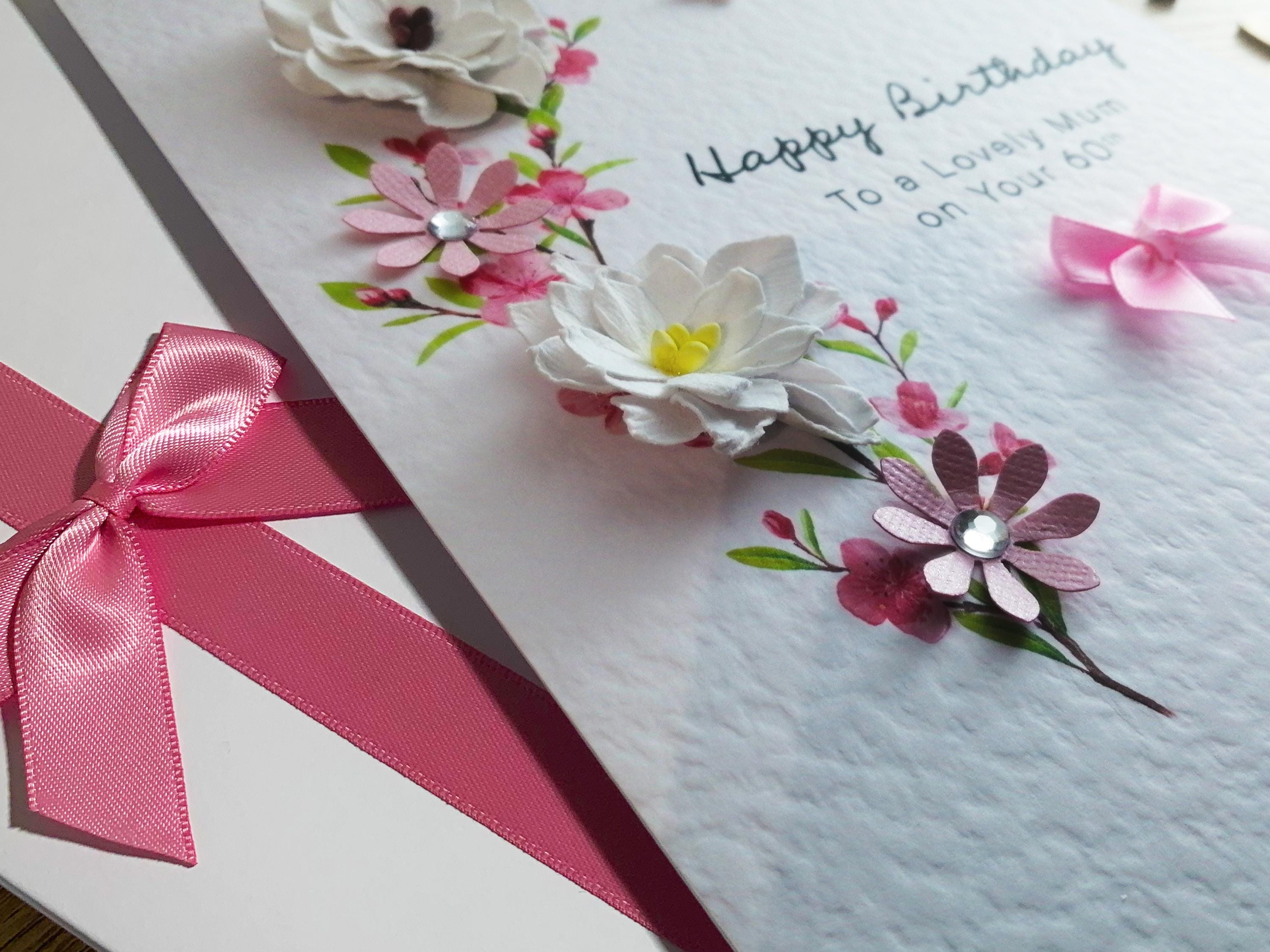 Handgefertigte Geburtstagskarte „Happy 60th Birthday Mum“ – 16x16 Cm, Mit Strass, Inkl. Umschlag