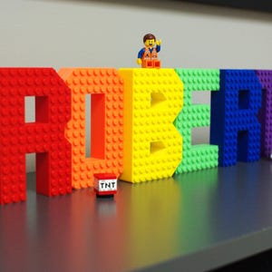 Letras GRANDES em estilo de tijolo, placa de identificação de bloco personalizada, decoração de quarto, mesa de alfabeto 3D, nome de berçário, festa de aniversário infantil, placa de playground