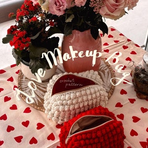 Modello all'uncinetto per borsa per il trucco Love Crochet