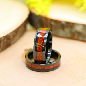 6mm/8mm Men&#39;s Wood Wedding Band, Tungsten Koa Wood Ring, Couple Matching Wedding Band, Black Tungsten Personalized Ring, Hawaiian Inlay Band