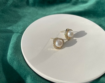 earrings / 14K Gold Filled Pearl Earrings • Pearl Earrings • Pearl Hoop Earrings • Pearl Earrings • Pearl Hoops • Pearl Earrings