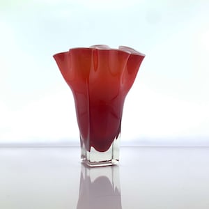 Vintage Red Art Glass Vase Vintage Handkerchief Vase Retro 20th-century Glass Gift for her Vintage Housewarming Gift Wedding Ruffle Vase Red