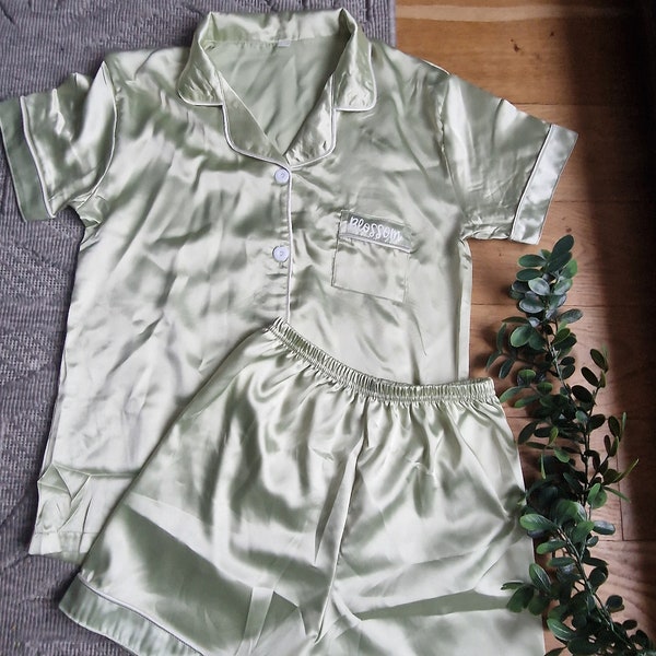 Sage green | champagne Custom Flower Girl Pajamas, Junior Bridesmaid Pajamas, Flower Girl Proposal, Personalized Gifts for Birthday,