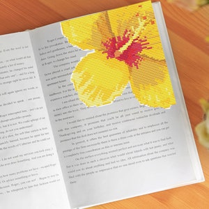 Corner Bookmark Cross Stitch Pattern, Flower Embroidery, Floral Wreath CrossStitch, Diy Embroidery Bookmark for Book Lover Gift
