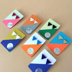 Moderne Plexi-Ohrringe, Clip-On hypoallergene Ohrringe, handgefertigte leichte Ohrringe, trendiges geometrisches Geschenk für die Freundin