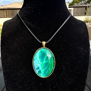 Large oval pendant in bronze alloy bezel