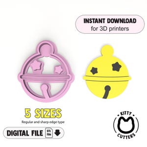 Puede incluir: Dos cortadores de galletas imprimibles en 3D con forma de campana con estrellas. Los cortadores son rosa y amarillo. El texto "INSTANT DOWNLOAD for 3D printers" y "5 SIZES Regular and sharp edge type" es visible. El texto "DIGITAL FILE STL File" también es visible. La imagen incluye un logotipo para "KITTY CUTTERS".