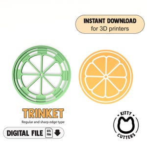 Puede incluir: Dos archivos digitales para impresión 3D, uno verde y uno naranja, de una rodaja de limón. El texto "INSTANT DOWNLOAD for 3D printers" está en la parte superior de la imagen. El texto "TRINKET Regular and sharp edge type" está debajo de la rodaja de limón verde. El texto "DIGITAL FILE STL File" está debajo del texto "TRINKET". El texto "KITTY CUTTERS" está debajo de la rodaja de limón naranja.