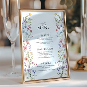 Plantilla de menú de flores silvestres. Tarjeta de menú de boda con flores pastel. Menú de cena con flores bohemias. Menú de despedida de soltera con flores silvestres. Menú nupcial/W004