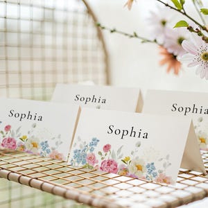Pastel bloemen plaatskaartsjabloon bewerkbare bloemen bruiloft zitkaart grillige bloemen naamkaartjes kleurrijke bruiloft naamplaatje afdrukbaar|KL01
