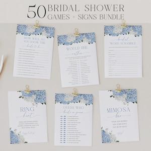 Op de afbeelding: Een bundel bruidsdouchespellen en -borden. De kaarten hebben blauwe en witte bloemmotieven en gouden paperclips. De tekst bevat "How Well Do You Know the Bride to Be", "Would She Rather", "Bridal Word Scramble", "Ring Hunt", "Guess Who Bride or Groom" en "Mimosa Bar".