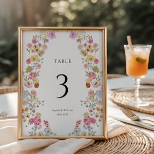 Modelo de número de mesa floral pastel, guirlanda floral, placas de número de mesa de casamento, flores da primavera, placa de chá de panela, placa de casamento botânica | KL01