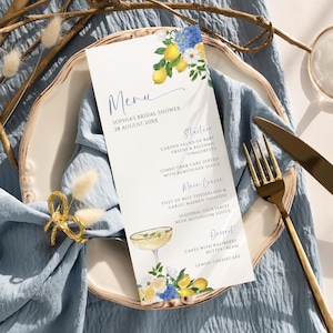 Modelo de menu de chá de panela cítrico com flores azuis Cartão de menu de brunch de noiva com limão Menu de coquetéis de verão Menu de hortênsia azul cítrica | K005
