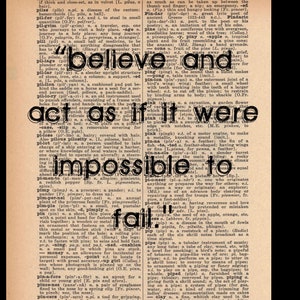 Può includere: Una pagina di dizionario vintage con la frase "believe and act as if it were impossible to fail" in nero. La carta è invecchiata, con testo visibile e un'estetica classica.