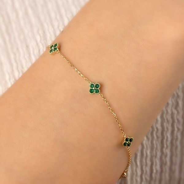 Clover Leaf Emerald Bracelet Gold • 5 Motif Clover Bracelet • Vintage Charm Bracelet • Dainty Gold Bracelet • Charm Bracelets for Women