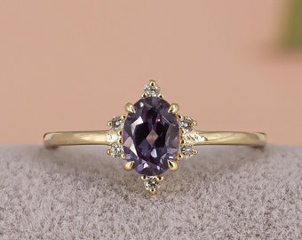 Anillo de compromiso vintage de alejandrita: anillo de oro con diamantes estilo art déco