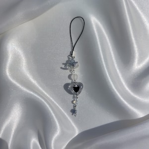 Süßer y2k schwarzer Handyanhänger- Halloween Accessoire- Handgemachter Schlüsselanhänger- Süßes Handyaccessoire- Weihnachtsgeschenk für sie- Herzhandyband-Gothic