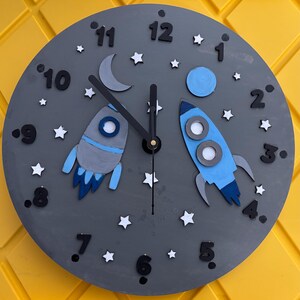 Handgemaakte Rocket & Moon-wandklok