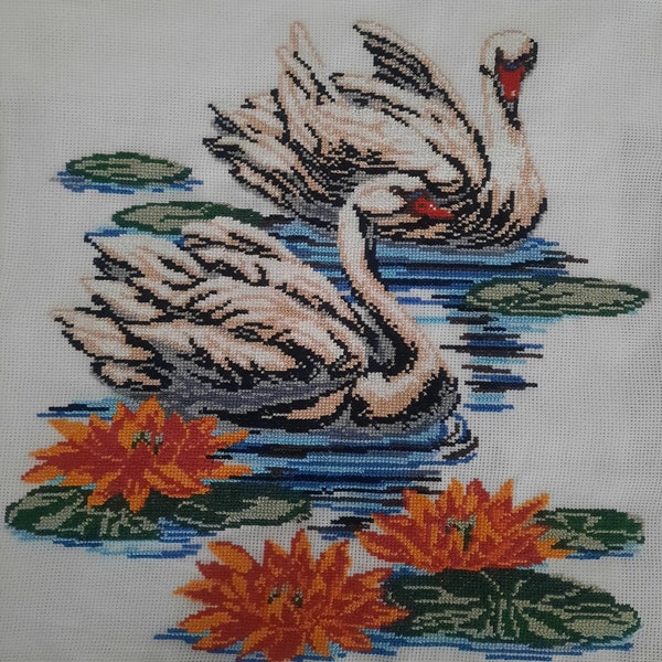 Stickbild Schwane. Crossstitch Swans. Embroidery 100% handmade.