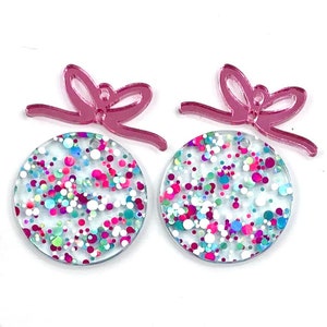 Décoration de Noël ronde confettis turquoise et rose avec ébauches de boucles d&#39;oreilles roses - Boucles d&#39;oreilles DIY - ébauches de boucles d&#39;oreilles acrylique - ébauches pour les créateurs