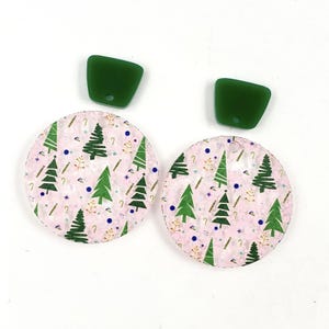 Ornement rond de sapin de Noël rose et vert en acrylique avec ébauches de connecteur trapézoïdal vert - ébauches de boucles d&#39;oreilles en acrylique bricolage - ébauches pour les créateurs
