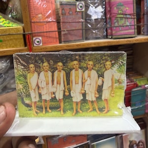 Sześciu Goswamich z Vrindavan, Sztuka Shat Goswami, Dekoracje do nabożeństw waisznawskich, Ołtarz w świątyni domowej ISKCON, Duchowy dar z Vrindavan