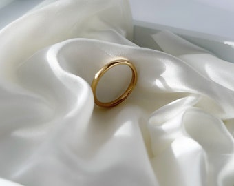 Pinky Ring / 2 mm Edelstahl / vergoldeter Ring / Minimalistischer Ring / Vielseitiges Band