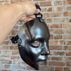 Masque Ghost Nameless Ghoul - Édition Skeletá (finition métallique personnalisée) - Masque inspiré image 3