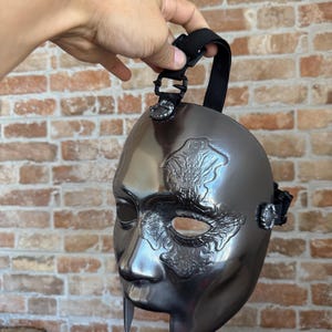 Masque Ghost Nameless Ghoul - Édition Skeletá (finition métallique personnalisée) - Masque inspiré image 4