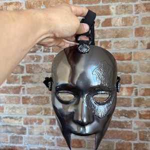 Masque Ghost Nameless Ghoul - Édition Skeletá (finition métallique personnalisée) - Masque inspiré image 2