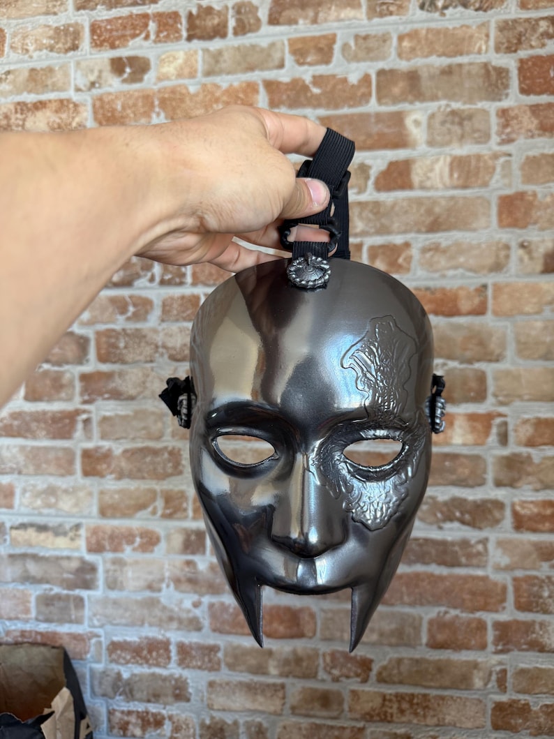 Masque Ghost Nameless Ghoul - Édition Skeletá (finition métallique personnalisée) - Masque inspiré image 2