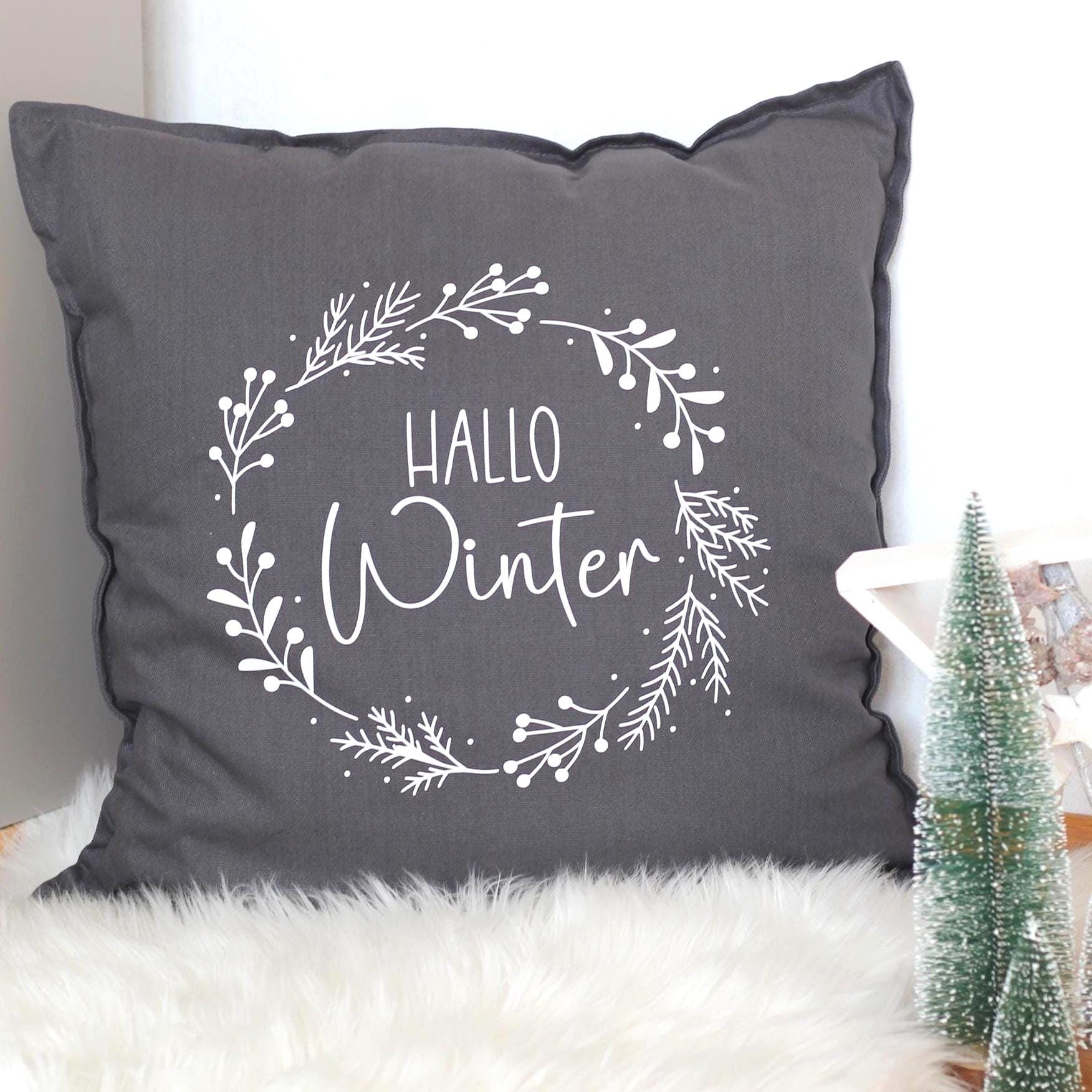 Kissenbezug 50x50 Baumwolle: Hallo Winter exkl. Füllung | Winterdeko & Weihnachtsdeko | Geschenkideen Weihnachten | Dekokissen Wohnzimmer