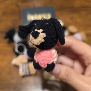 Sausage Dachshund Handmade Crochet Dog Keychain – Cute Amigurumi Puppy Bag Charm, Pet Lover Gift, Custom Dog Breed Key Ring