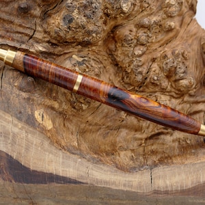 Balpen gemaakt van Cocobolo rozenhout ebbenhout Dalbergia retusa handgemaakt handgemaakt gedraaid hout handwerk houten pen