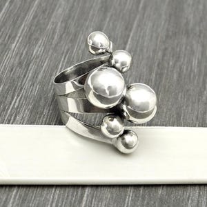 925スターリングシルバーのボールリング、バブルリング、スフィアリング、幾何学的なステートメントリング、モダンリング、ビッグシルバーリング、美しいチャンキーリング
