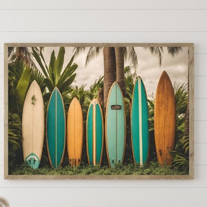 Surfbretter in Hawaii Poster | Tropische Waldlandschaft | Surfen Ocean Beach Kunst | Surfer Druck | Surfen Wand Kunst | Surfbrett Digital Art