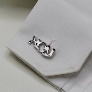 Gemelos de nombre hebreo personalizados, gemelos iniciales delicados, gemelos de letras hebreas personalizados, regalo de padrinos de boda, regalo perfecto para él.