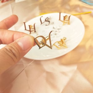 Gemelos con nombre personalizado, gemelos con iniciales delicadas, gemelos con letras personalizadas, gemelos con nombre, regalo de padrinos de boda, regalo perfecto para él.