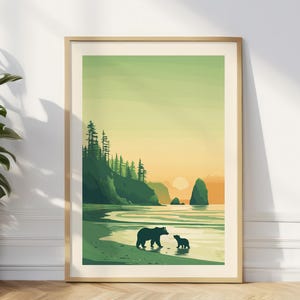 Könnte beinhalten: Eine digitale Illustration eines Sonnenuntergangs über einem Strand mit zwei Bären, die am Sand entlanglaufen. Der größere Bär geht vor dem kleineren Bär. Der Hintergrund ist ein grün-gelber Farbverlauf mit einer Silhouette von Bäumen und einer Felsformation in der Ferne.