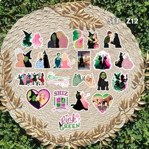 Wicked 2024, Wizard Musical Movie 2024, Wicked, Elphaba, Glinda, Change For Good, Roze en Groen, Defying Gravity Bezemsteel | STICKERS