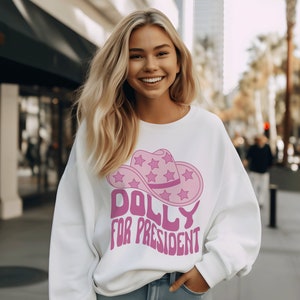 Dolly for President Sweatshirt Trendy Cowgirl Western Shirt Gift for women Cute Sweatshirt Gift for Mom Nashville Tennessee Preppy Aesthetic