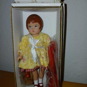 5 inch vintage Effanbee Tonner Wee Patsy doll, the "Apples for Grandma" edition